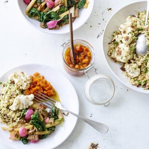 Lentewok van radijsjes , seitan, koolrabi en spinazie - foto: wout hendrickx